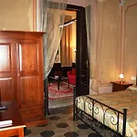 Oda ve Kahvaltı Antica Piazza Dei Miracoli 3*