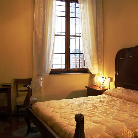 Antica Piazza Dei Miracoli B&B