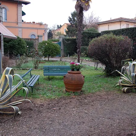 Antica Piazza Dei Miracoli B&B