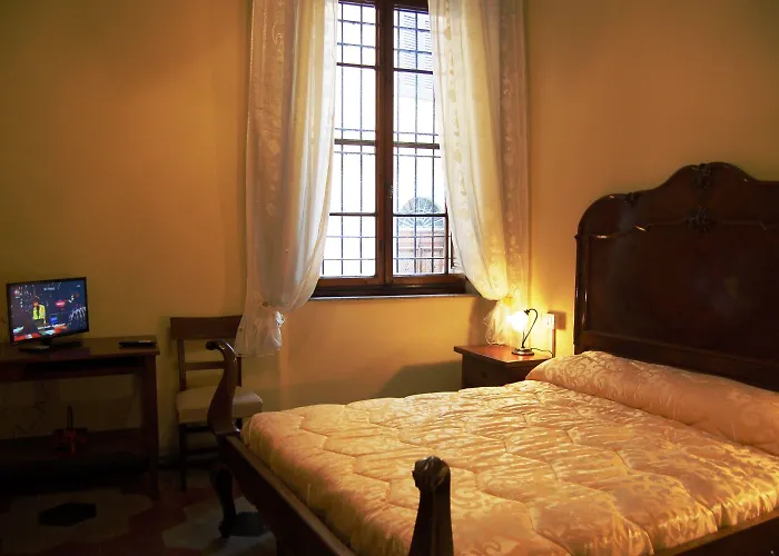 Antica Piazza Dei Miracoli B&B